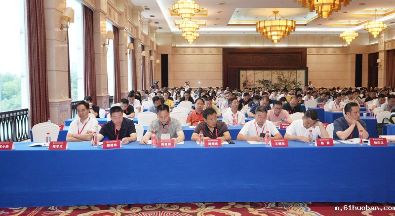 大会左侧.jpg 大会左侧.jpg